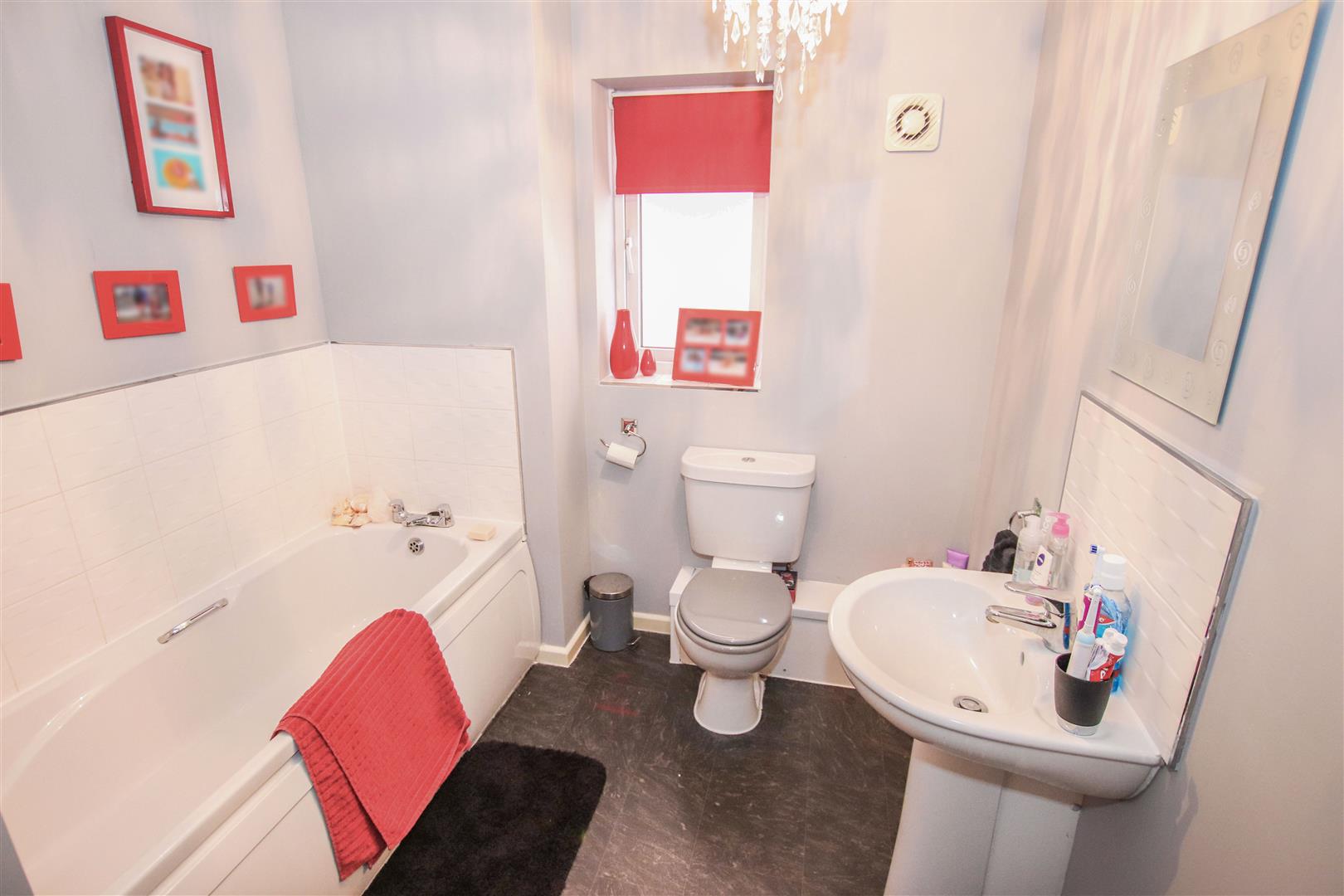 FIRST FLOOR BATHROOM